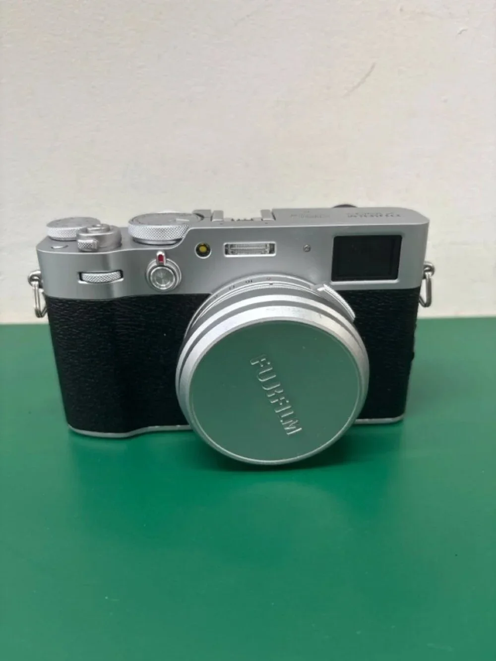 FUJIFILM X100VI DIGITAL CAMERA (SILVER) (E16003632)